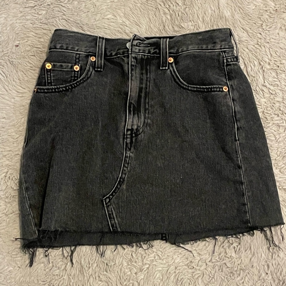 Levi’s size 26 black denim skirt
